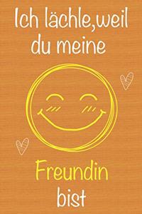 Ich lächle, weil du meine Freundin bist