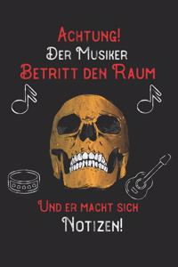 Achtung! Der Musiker betritt den Raum und er macht sich Notizen
