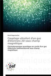 Couplage Ultrafort d'Un Gaz d'Électrons 2D Sous Champ Magnétique