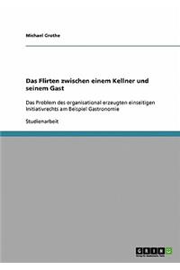 Das Flirten zwischen einem Kellner und seinem Gast