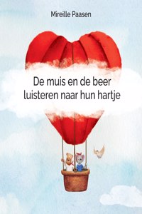 De muis en de beer luisteren naar hun hartje