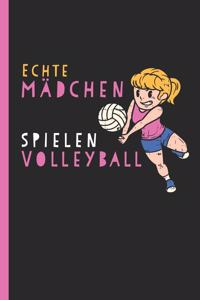 Echte Mädchen spielen Volleyball