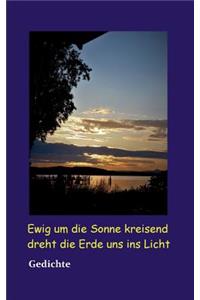 Ewig um die Sonne kreisend dreht die Erde uns ins Licht