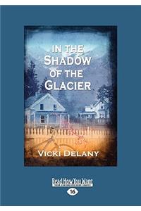 In the Shadow of the Glacier (Easyread Large Edition)