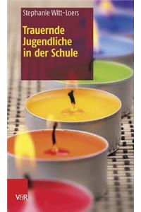 Trauernde Jugendliche in der Schule