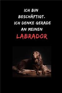 Ich bin beschäftigt. Ich denke gerade an meinen Labrador