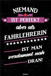 Niemand ist perfekt aber als Fahrlehrerin ist man verdammt nah dran! Notizbuch
