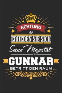 Achtung Erheben Sie sich Seine Majestät Gunnar Betritt den Raum