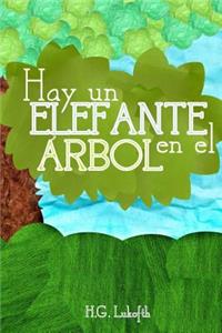 Hay Un Elefante En El Árbol