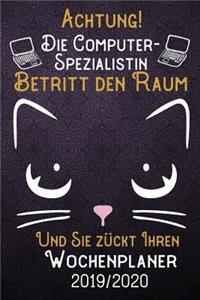 Achtung! Die Computer-Spezialistin betritt den Raum und Sie zückt Ihren Wochenplaner 2019 - 2020