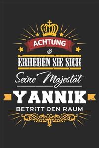 Achtung Erheben Sie sich Seine Majestät Yannik Betritt den Raum