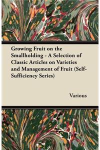 Growing Fruit on the Smallholding - A Selection of Classic Articles on Varieties and Management of Fruit (Self-Sufficiency Series)