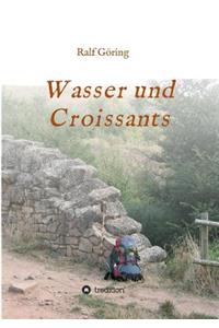 Wasser und Croissants