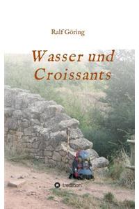 Wasser und Croissants