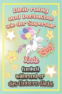 Bleib ruhig und beobachte wie Superstar Xade funkelt während sie das Einhorn färbt