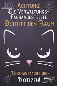 Achtung! Die Verwaltungs-Fachangestellte betritt den Raum und Sie macht sich Notizen