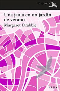 Una jaula en un jardin de verano