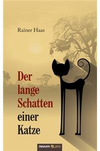 Der lange Schatten einer Katze