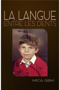 La langue entre les dents