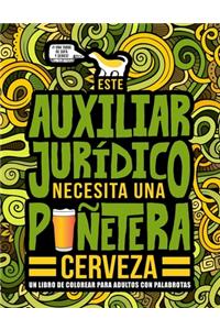 Este auxiliar jurídico necesita una puñetera cerveza