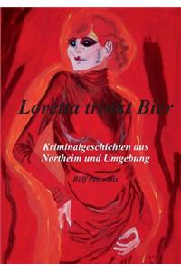 Loretta trinkt Bier