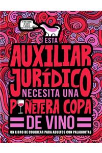 Esta auxiliar jurídico necesita una puñetera copa de vino
