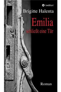 Emilia schließt eine Tür