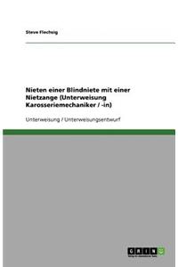 Nieten einer Blindniete mit einer Nietzange (Unterweisung Karosseriemechaniker / -in)