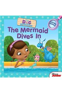 Doc McStuffins the Mermaid Dives in: Includes Stickers!