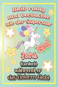 Bleib ruhig und beobachte wie Superstar Zedrik funkelt während sie das Einhorn färbt
