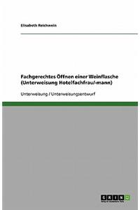 Fachgerechtes Öffnen einer Weinflasche (Unterweisung Hotelfachfrau/-mann)