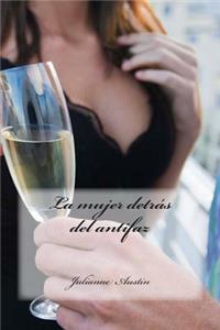 mujer detrás del antifaz