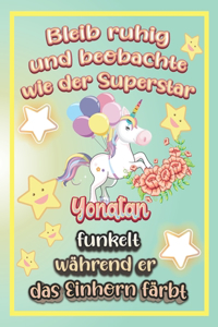 Bleib ruhig und beobachte wie Superstar Yonatan funkelt während sie das Einhorn färbt
