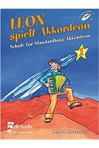 LEON SPIELT AKKORDEON 1