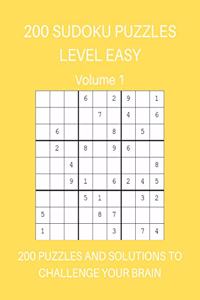 200 Sudoku Puzzles Level Easy Volume 1: 200 Puzzles and Solutions to Challenge Your Brain. Bright yellow design