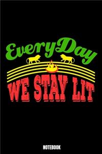 Every Day We Stay Lit Notebook: Lit Notizbuch A5 punktierte 110 Seiten, Notizheft / Tagebuch / Reise Journal, perfektes Geschenk für Sie Ihre Familie und Freunde gedacht, die moder