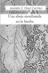 abeja moribunda en la hierba