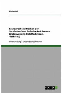 Fachgerechtes Brechen der Serviettenform Artischocke / Seerose (Unterweisung Hotelfachmann / -fachfrau)