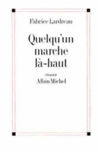 Quelqu'un Marche La-Haut