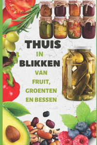 Thuis In Blikken Van Fruit, Groenten En Bessen