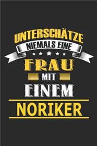 Unterschätze niemals eine Frau mit einem Noriker: Pferd Notizbuch, Notizblock, Geburtstag Geschenk Buch mit 110 linierten Seiten, kann auch als Dekoration in Form eines Schild bzw. Poster verwendet 