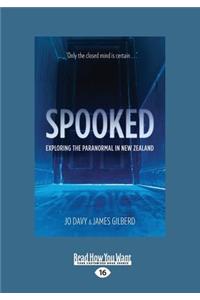 Spooked: Exploring the Paranormal in New Zealand (Large Print 16pt)