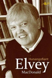 Llwch ? Hunangofiant Elvey MacDonald
