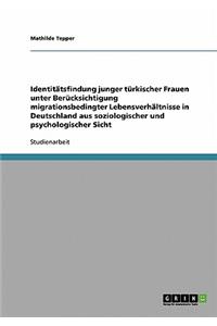 Zur Identitätsfindung junger türkischer Frauen in Deutschland