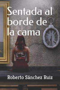 Sentada al borde de la cama