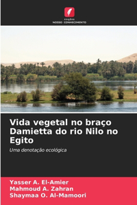 Vida vegetal no braço Damietta do rio Nilo no Egito