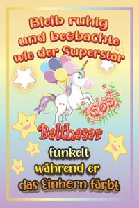 Bleib ruhig und beobachte wie Superstar Balthasar funkelt während sie das Einhorn färbt