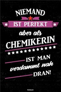 Niemand ist perfekt aber als Chemikerin ist man verdammt nah dran! Notizbuch