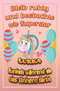 Bleib ruhig und beobachte wie Superstar Lukka funkelt während sie das Einhorn färbt