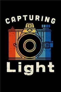 Capturing Light: FOTOGRAFEN UND KAMMERMANN NOTIZBUCH 6x9 (A5) 120 Seiten kariert! für Filmer & Kameramänner Fotografie, Theater, Liebhaber im Vintage Retro Style A5 